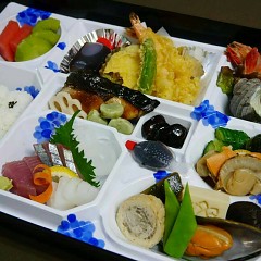 幕の内弁当の画像
