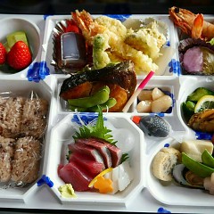 幕の内弁当の画像