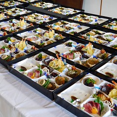 幕の内弁当の画像
