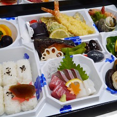 幕の内弁当の画像