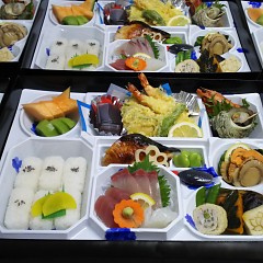幕の内弁当の画像
