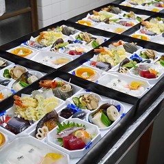 幕の内弁当の画像