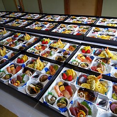 幕の内弁当の画像