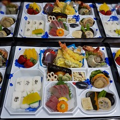 幕の内弁当の画像