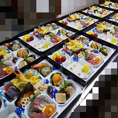 幕の内弁当の画像